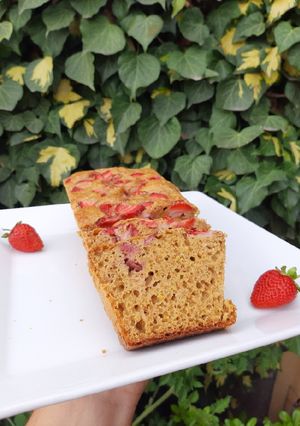 Una foto de Budín de mandarina con frutillas