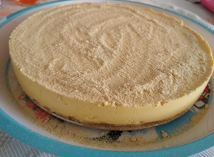 Una foto de Cheesecake con mango... Sin horno!
