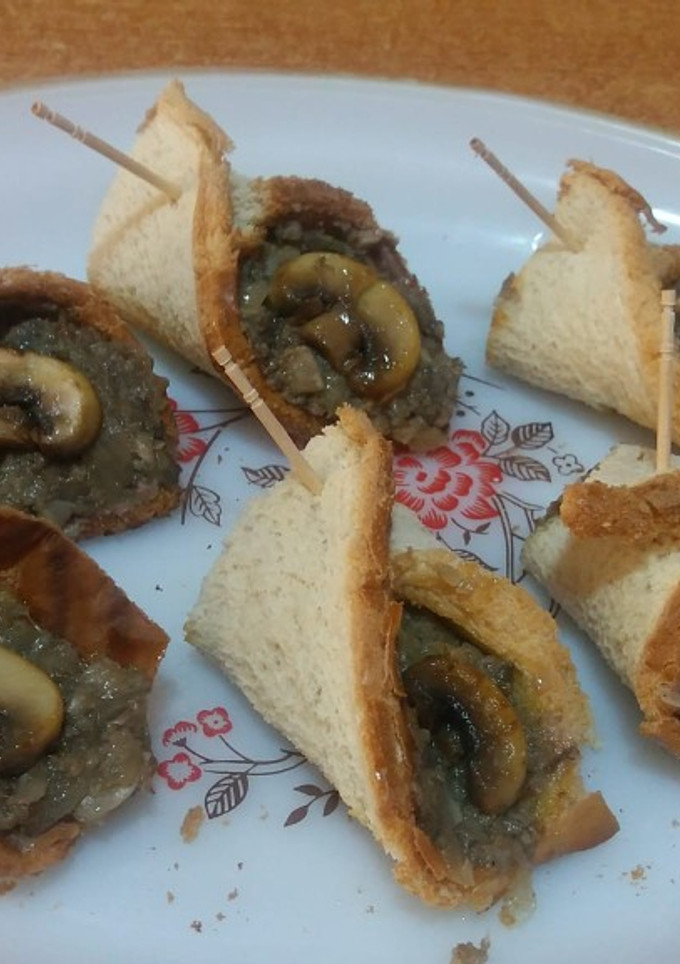 Una foto de Cestitas rellenas de champiñones con base de paté 😋