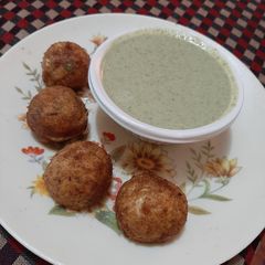 A picture of Yoghurt Balls with Green Dip.