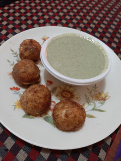 A picture of Yoghurt Balls with Green Dip.