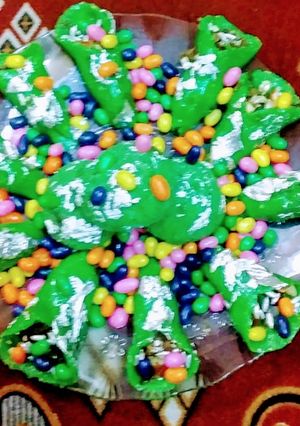 A picture of Kaju paan roll.