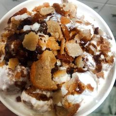 A picture of Dahi vada.