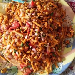 A picture of Masala Bombay mixture with lachha.