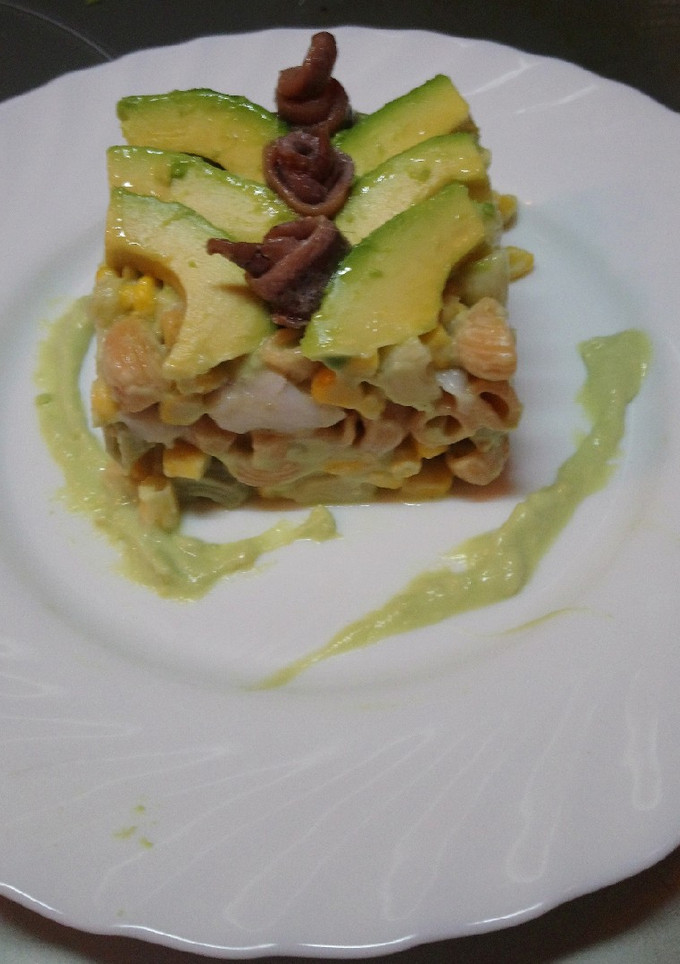 Una foto de Ensalada de pasta y aguacate