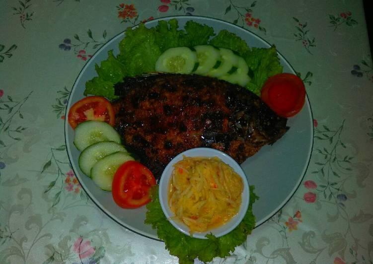 Resep Gurame bakar sambal mangga muda yang Menggugah Selera