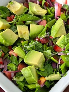 صورة لوصفة سلطة 🥗 الافوكادو 🥑🥑🍅🫑🧅🥒🥬🥑🌶️🍅🍅🍅🥑🥑🥑🫑🥬