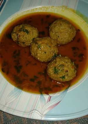 A picture of Beef kofta curry/Meat Balls.