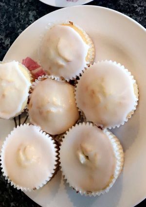 A picture of Easy Vanilla cupcake.