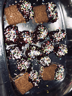 Una foto de Alfajorcitos y trufas bañados en chocolate (2da receta de chocotrufas)