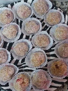 Una foto de Trufas con frutillas