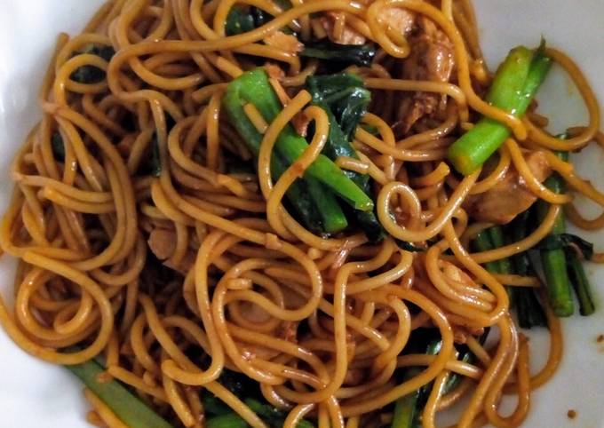 Simple Indonesian Fried Noodle or Pasta