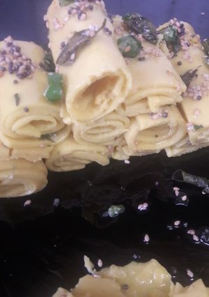 ખાંડવી (Khandvi Recipe in Gujarati) રેસીપી મુખ્ય ફોટો