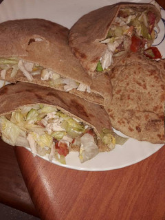 Una foto de Pan pita integral relleno