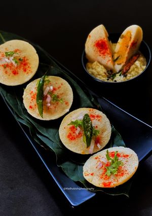 A picture of Batata Vada Stuffed Idli.
