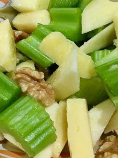 Una foto de Ensalada de apio y manzana