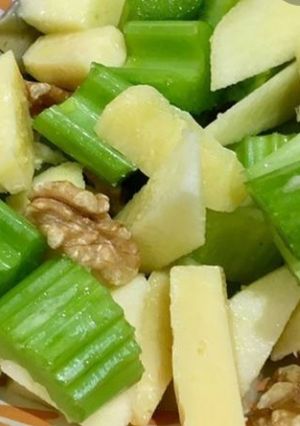 Una foto de Ensalada de apio y manzana