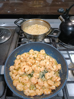 Una foto de Camarones al ajillo