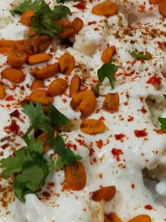 દહીં વડા (Dahi Vada Recipe In Gujarati) રેસીપી મુખ્ય ફોટો