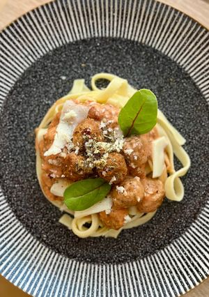 Paradicsomszószos, húsgombócos tészta, ahogy én készítem🍝❕ recept fotója