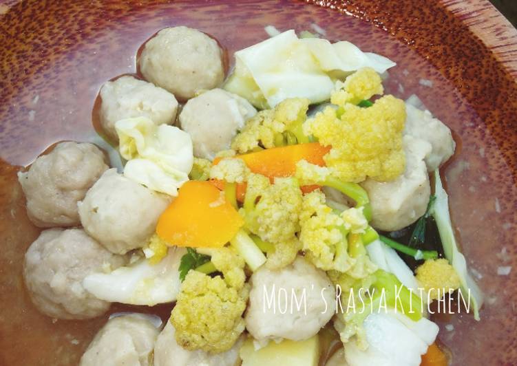 Langkah Mudah untuk Menyiapkan Sup Bakso Sayur yang Enak Banget