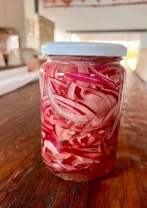 Una foto de Cebollas encurtidas 🧅