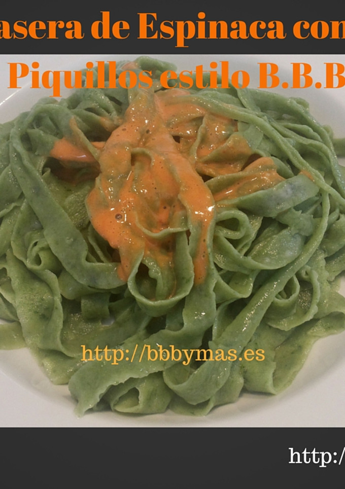 Una foto de Pasta casera de espinaca con salsa de piquillos