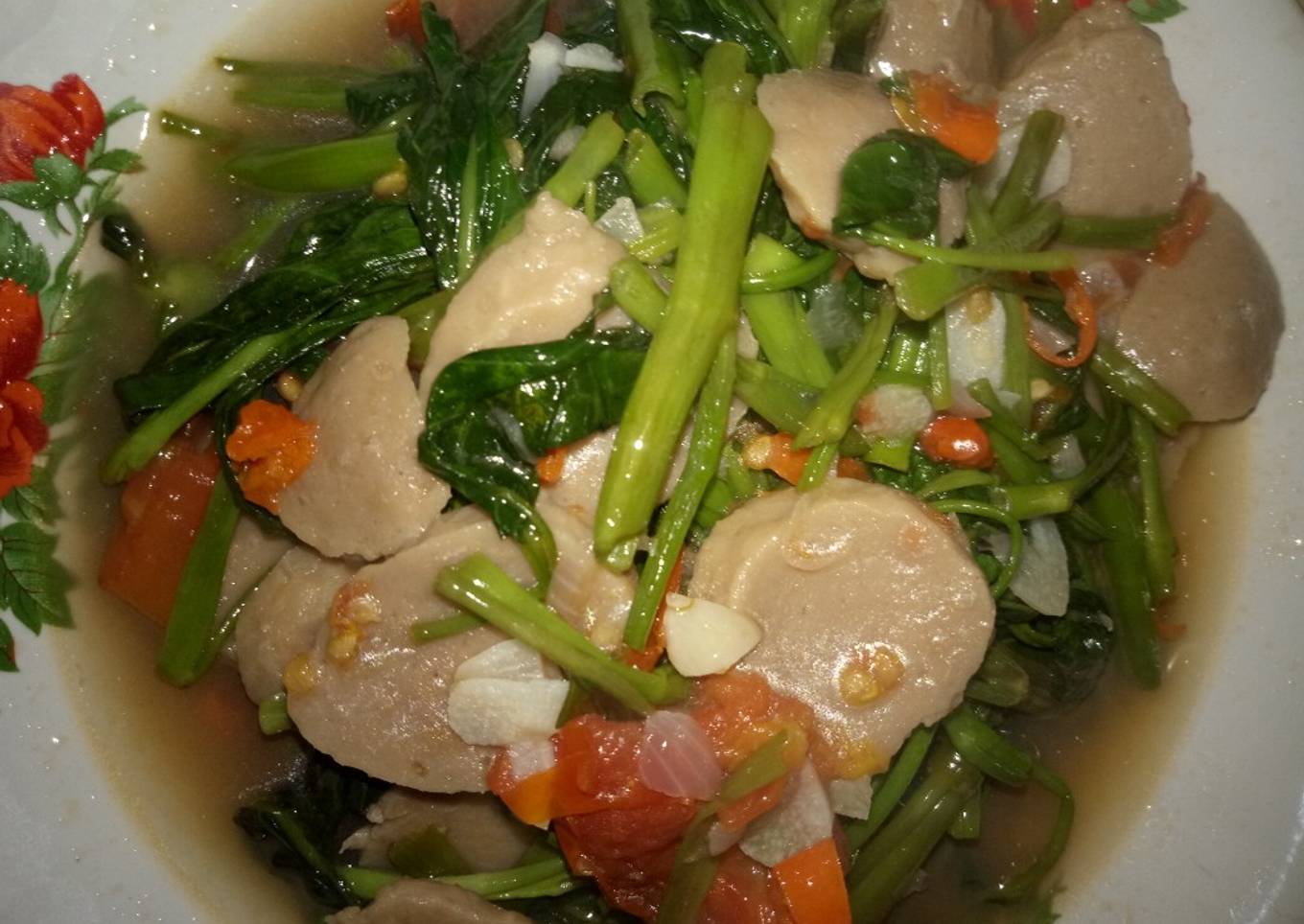 Tumis kangkung bakso pedas