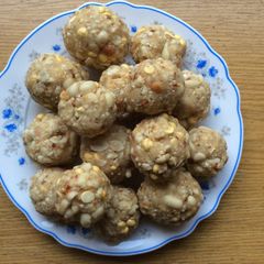 A picture of Peanuts Laddoo.