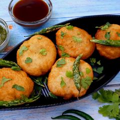 A picture of Crispy Bread Onion Kachoris.