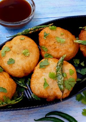 A picture of Crispy Bread Onion Kachoris.