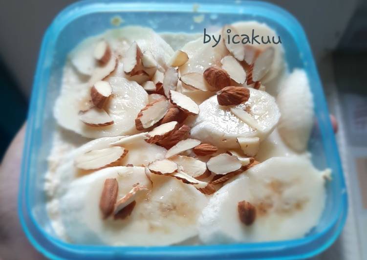 Overnight Oatmeal with Banana and Almond