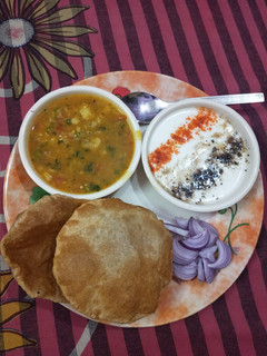 आलू पूरी (Aloo Puri recipe in hindi) रेसिपी मुख्य फोटो