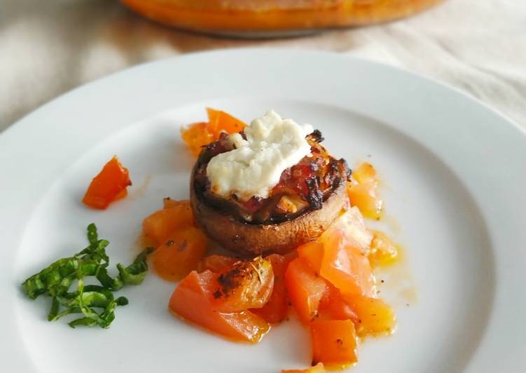 Champiñones rellenos con taquitos de jamón serrano