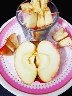 એપલ સ્ટિક ચાટ (Apple Stick Chaat Recipe In Gujarati) રેસીપી મુખ્ય ફોટો