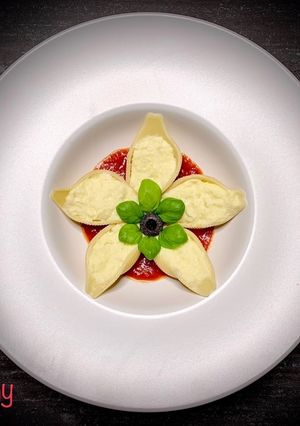 A picture of Conchiglioni Stuffed with Creamy Salt Cod.
