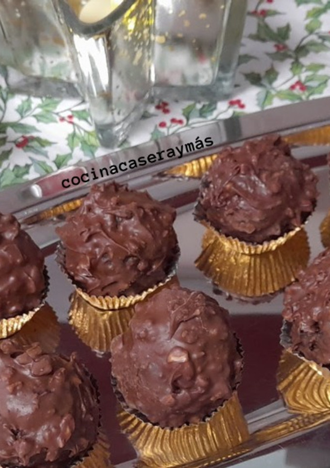 Una foto de Bombones de chocolate y galletas