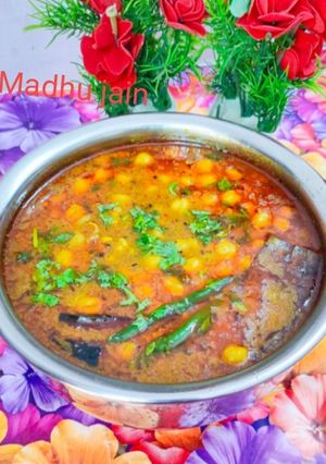 A picture of Halwai-Style Chole (Indian Chickpea Curry).