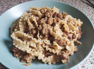 Una foto de Pasta Mafalde di Napoli con butifarra, boletus y parmesano