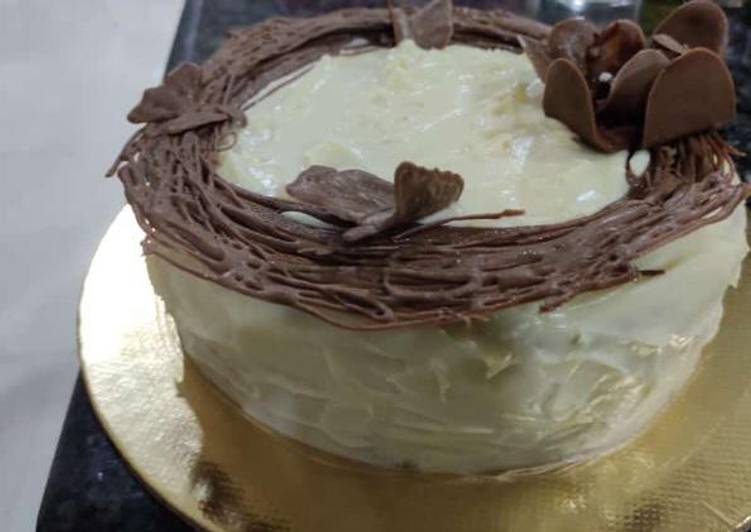 Bolo de Chocolate, recheio de Coco e Cobertura de Chocolate Branco