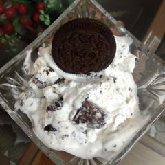 A picture of Oreo ice cream.
