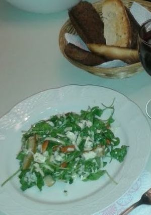 Una foto de Ensalada agridulce con peras