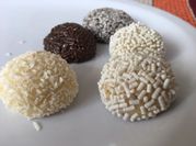 Una foto de trufas o brigadeiro