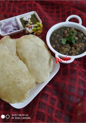 पिंडी छोले विद इंस्टैंट भटूरा (Pindi chole with instant bhatura recipe in hindi) रेसिपी मुख्य फोटो