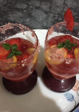 A picture of Strawberries mojito.