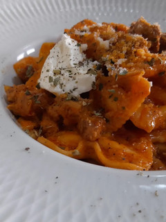 Una foto de Farfalle en salsa cremosa de chorizo picante y mascarpone