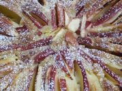 Una foto di torta di mele con olio di semi