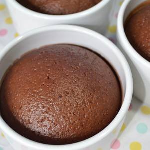 ทำเค้กช็อกโกแลตง่ายๆ ไม่ใช้เตาอบ
