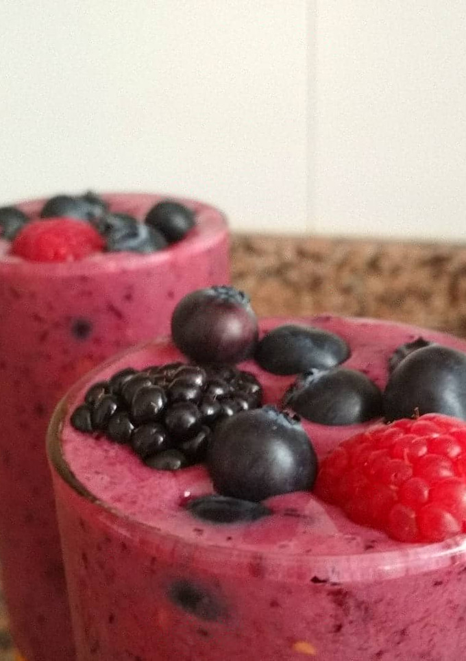 Una foto de Smoothie de frutas del bosque 🍑