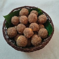 A picture of Poha balls.